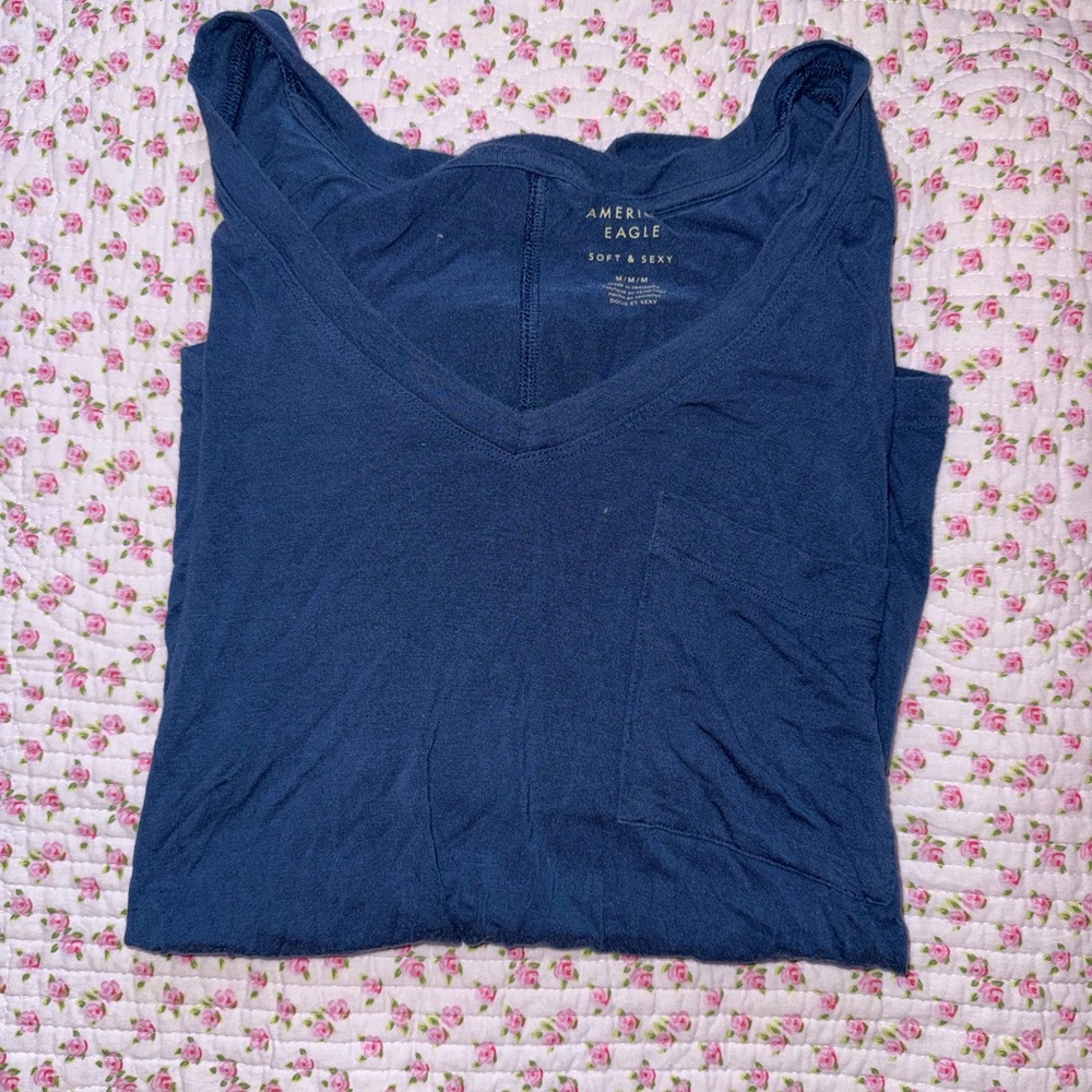 American Eagle Outfitters Women's Navy V-Neck Tee
